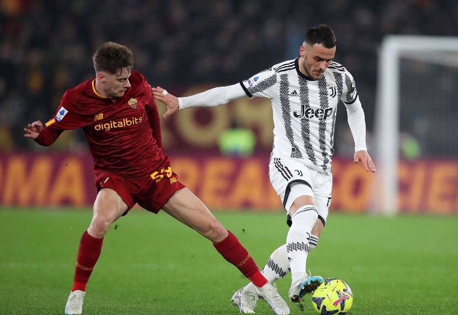 罗马队与尤文图斯队争夺联赛冠军