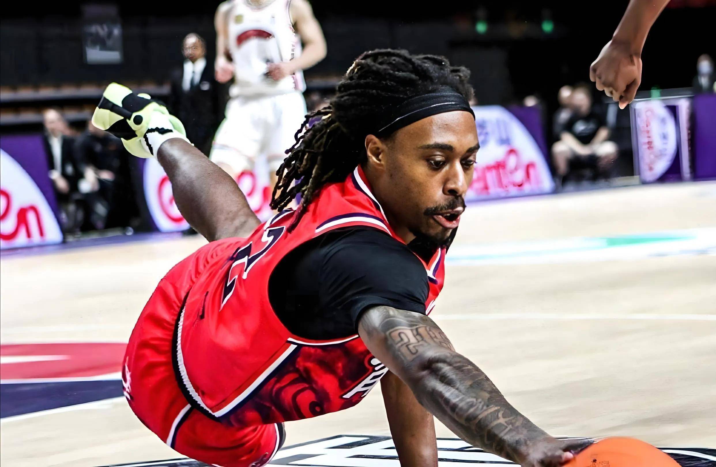 英国威廉希尔-外援球员在比赛中展现统治力，助球队获胜