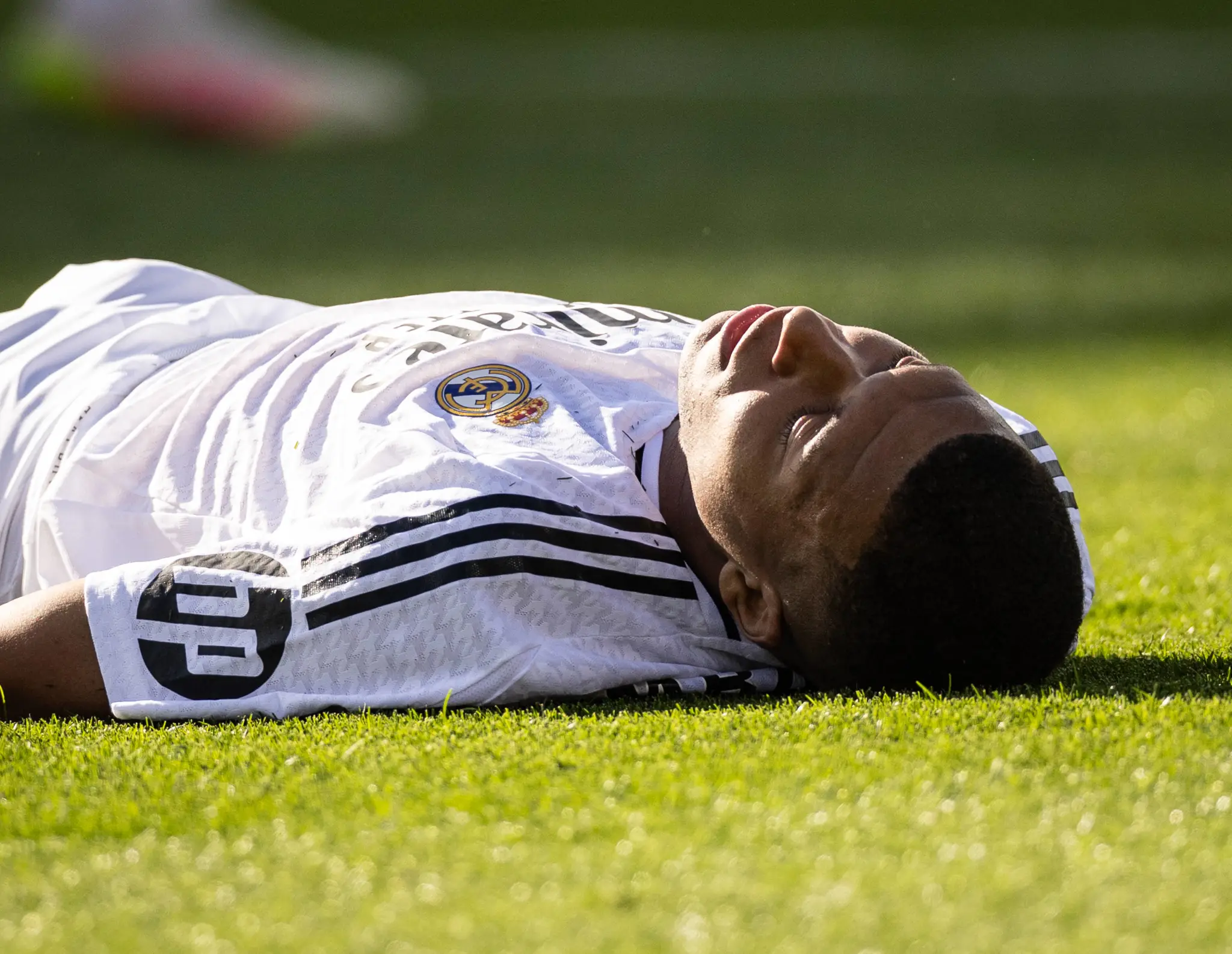 英国威廉希尔-不丹足球赛事中，一位年轻球员实现帽子戏法