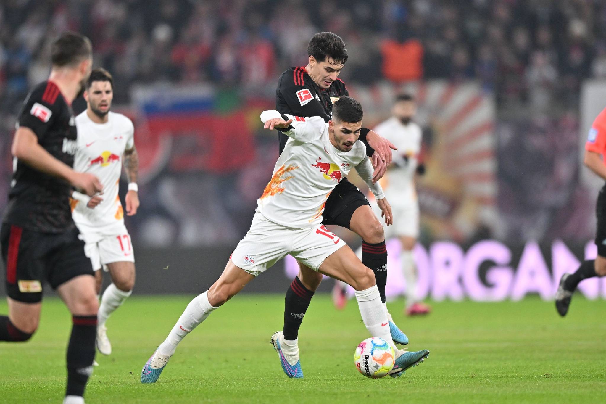 威廉希尔app-莱比锡红牛走出困境，球队士气高昂