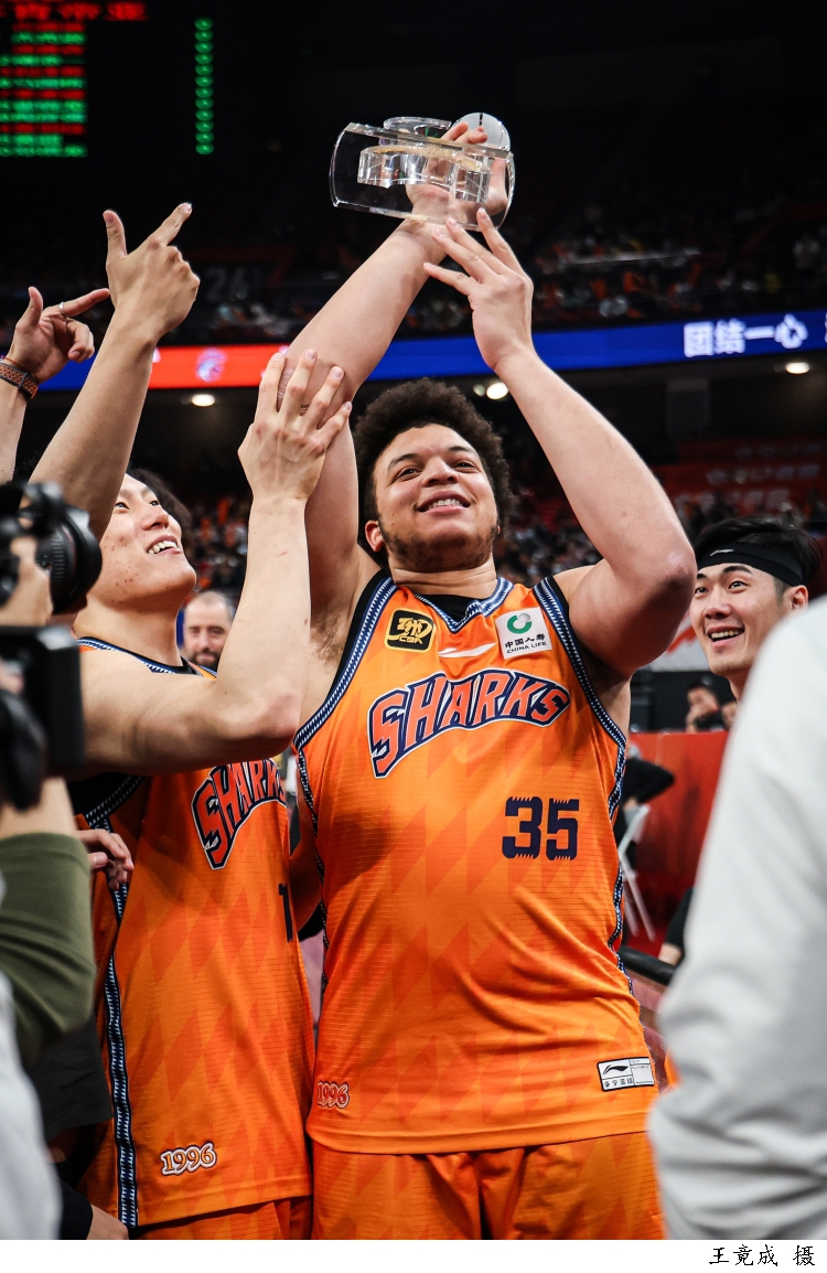 威廉希尔官网-连胜可期！球队气势如虹扬英姿