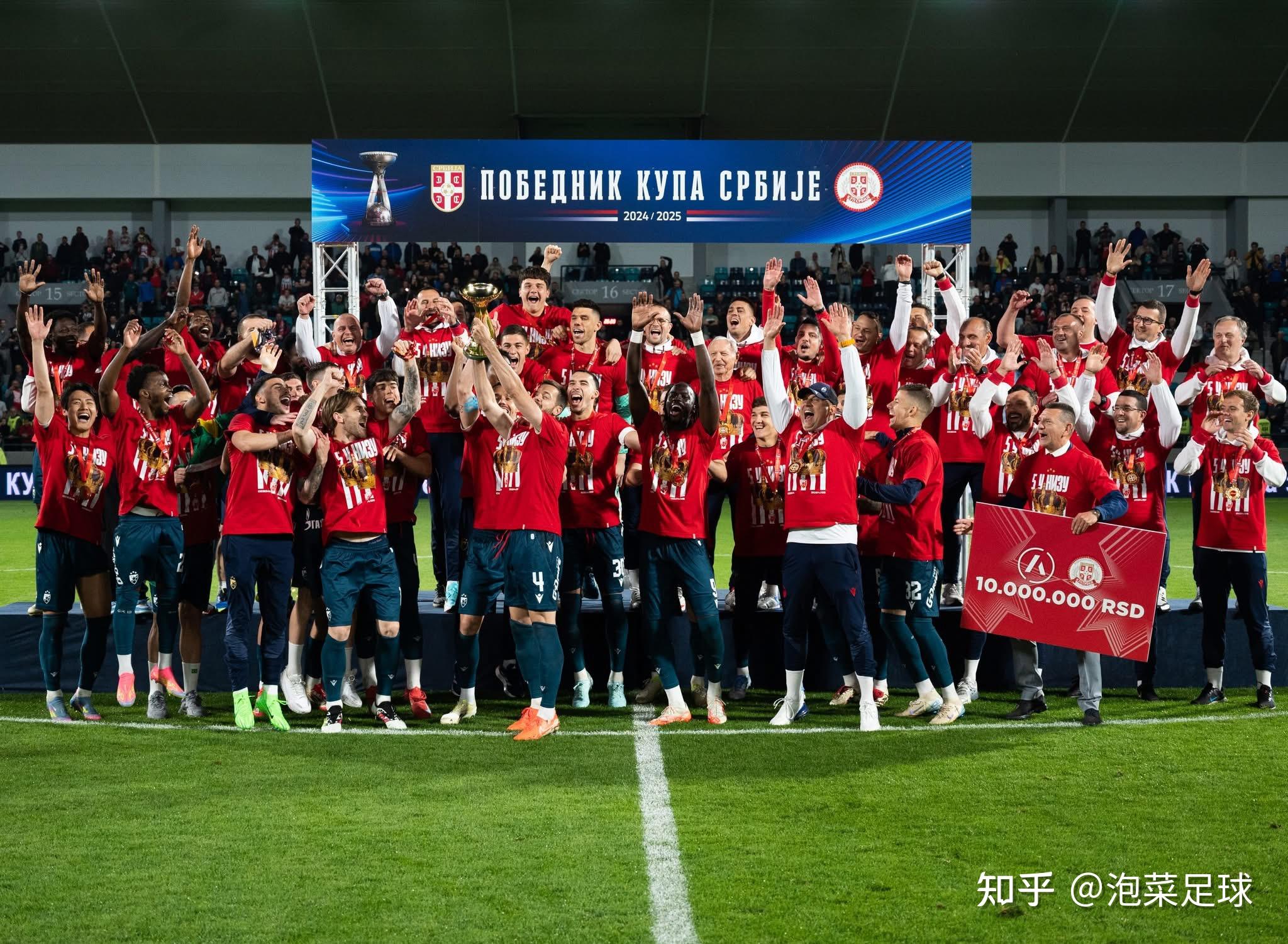 威廉希尔官网-足球联赛冠军争夺战激烈进行，悬念渐露端倪