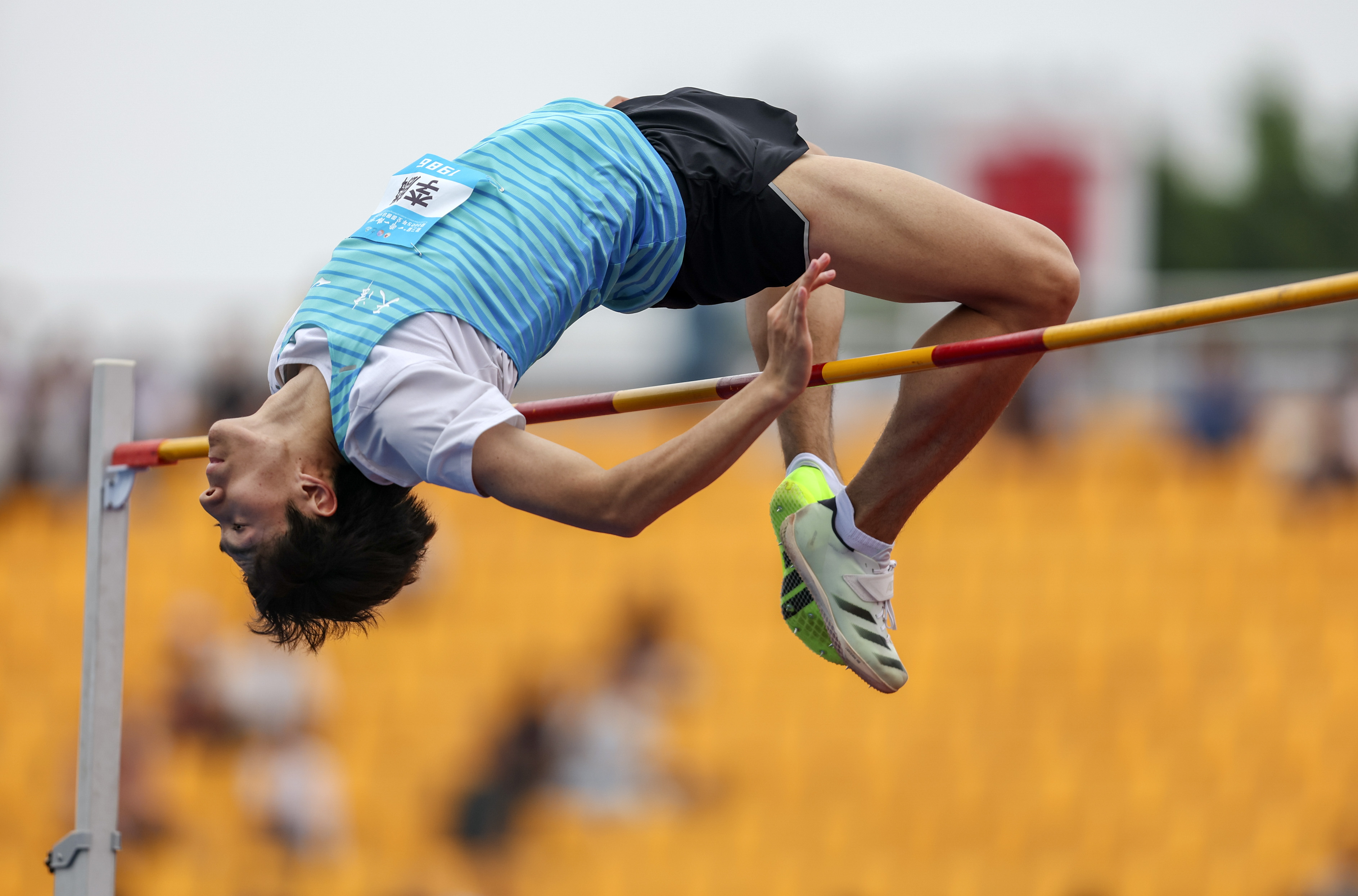 威廉希尔app-田径运动员刷新纪录，速度惊呆全场观众