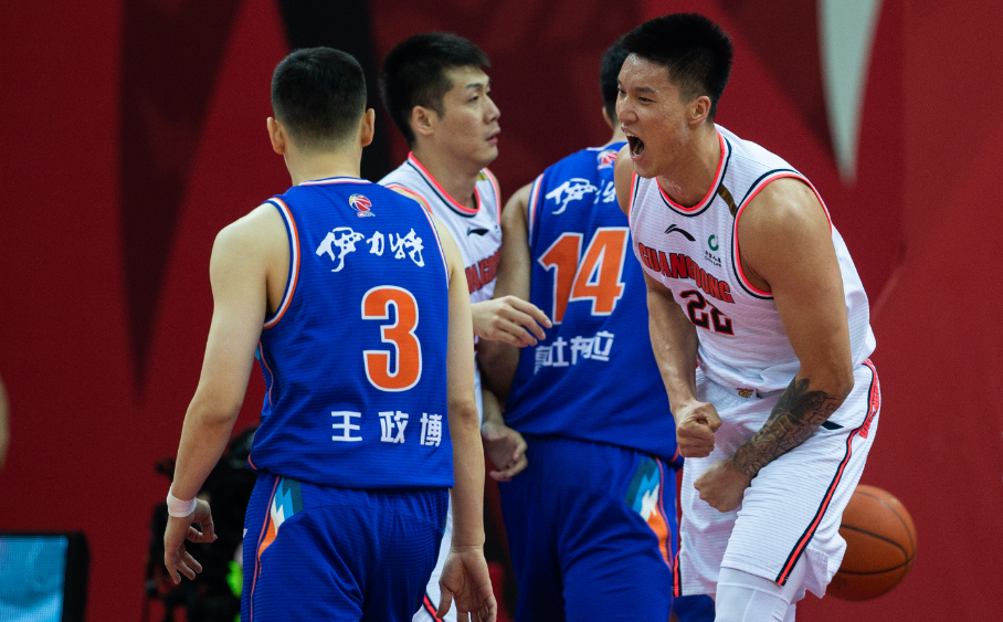 贵州男篮全队合力拼搏，外援发挥稳定