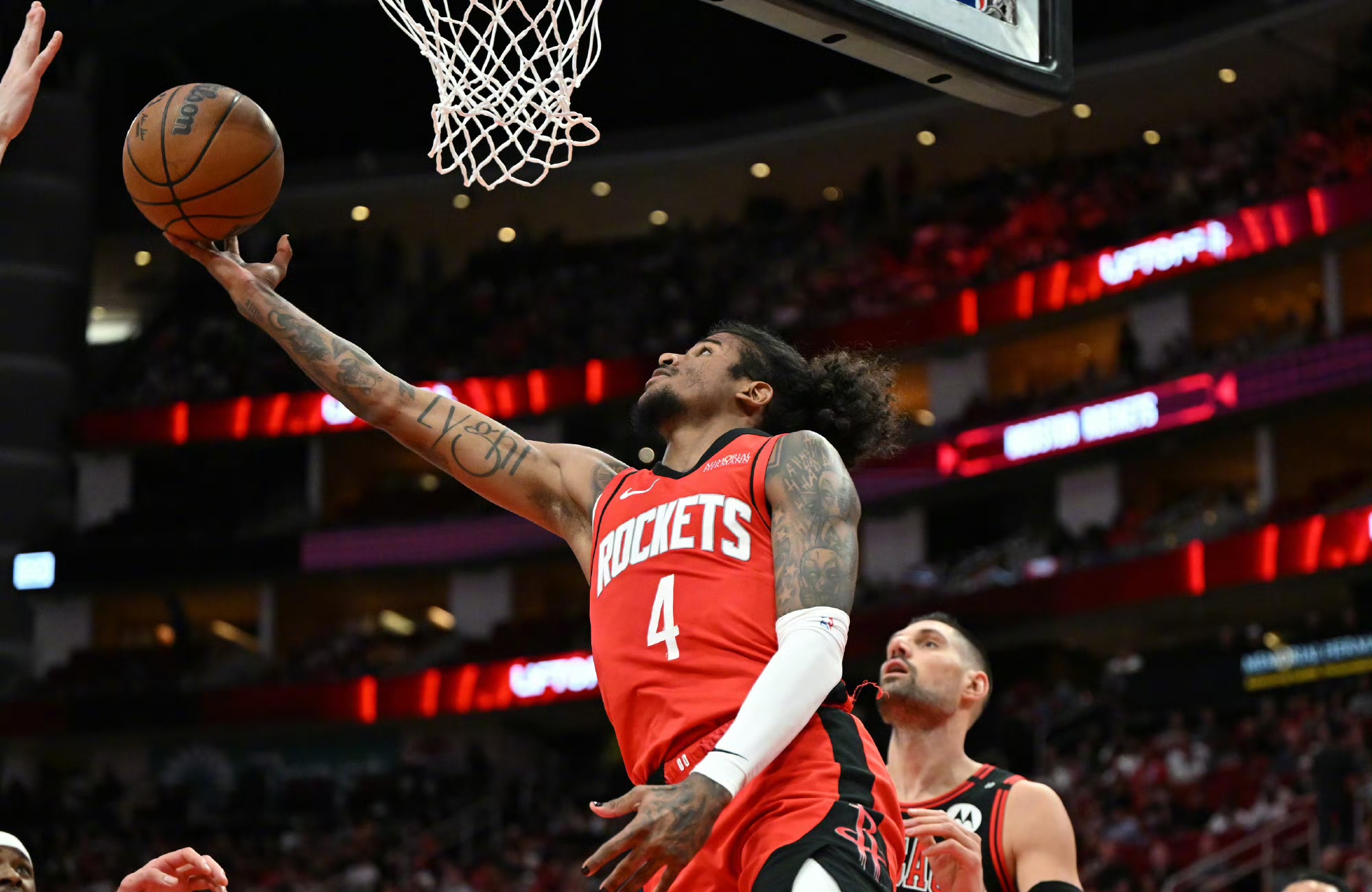 公牛成功反超雷霆取得胜利